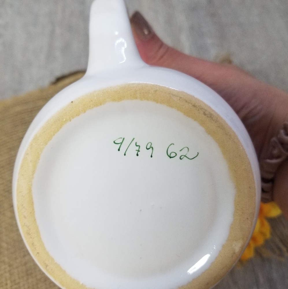 Handpainted Mug (Vintage) - Picture 7 of 10